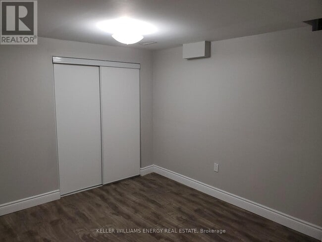 Building Photo - 1137 Norman Crescent