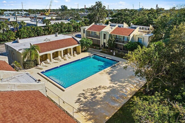 Foto del edificio - 150 Pineview Rd