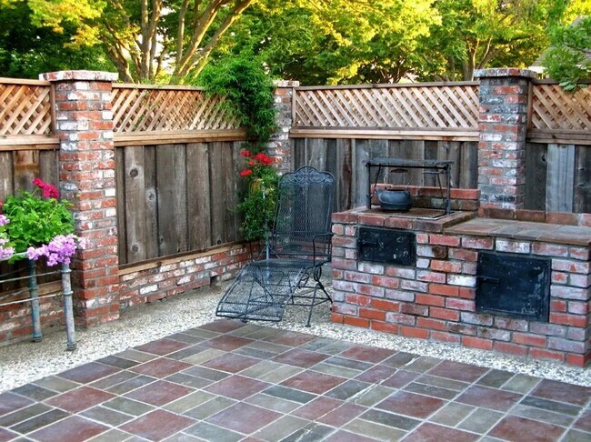 Building Photo - 1567 Willowbrook Dr