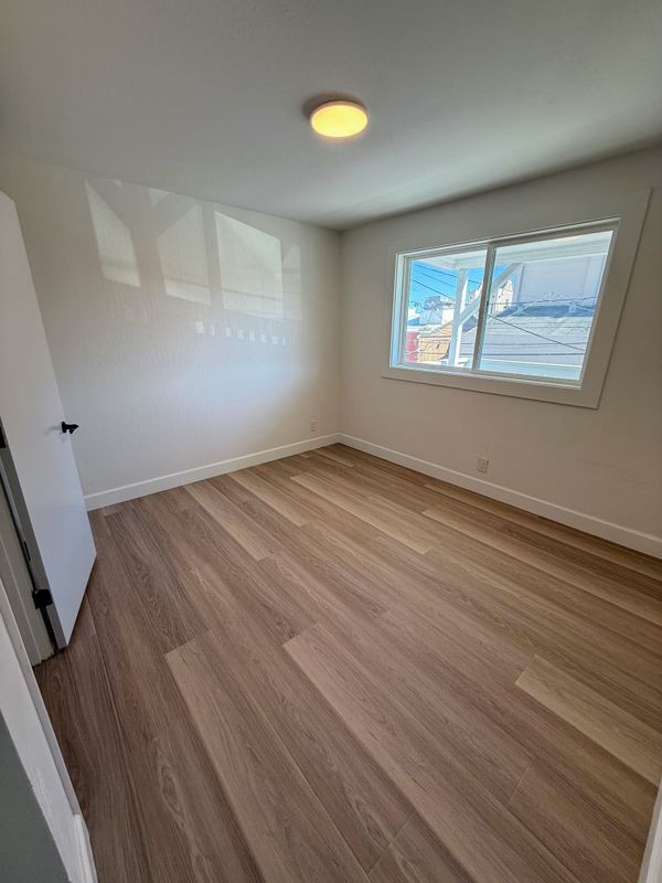 Building Photo - 318 3rd Ln