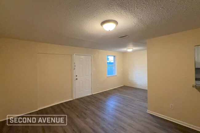 Building Photo - 501 Pamela Dr