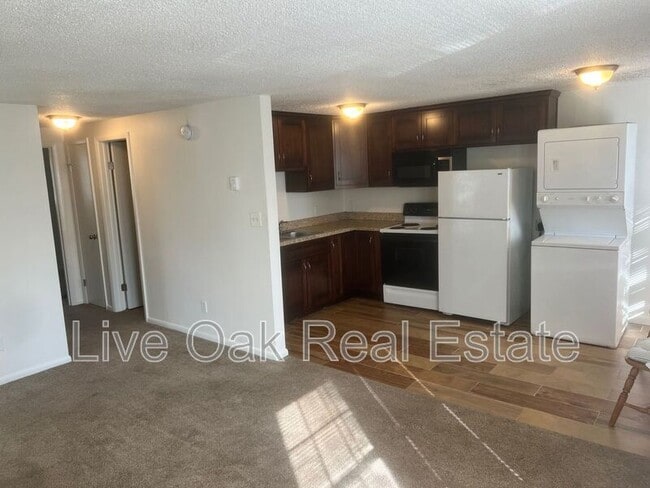 Foto del edificio - 9242 Hickory St