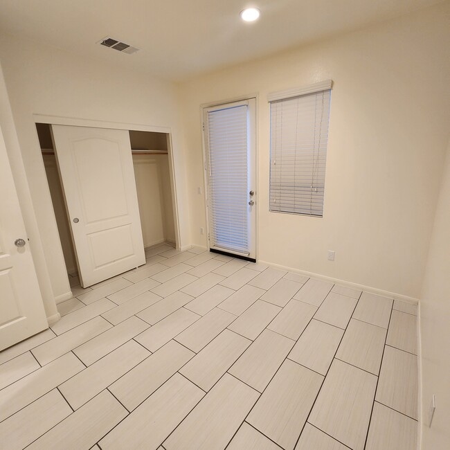 Bedroom fits queen size bed - 30134 Big Country Dr