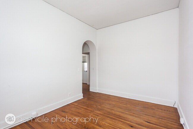 Building Photo - 293 E Deerpath Rd