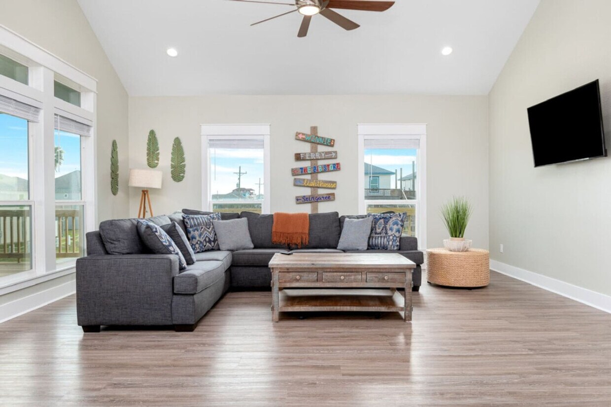 Foto principal - 951 Gulf Shores Dr