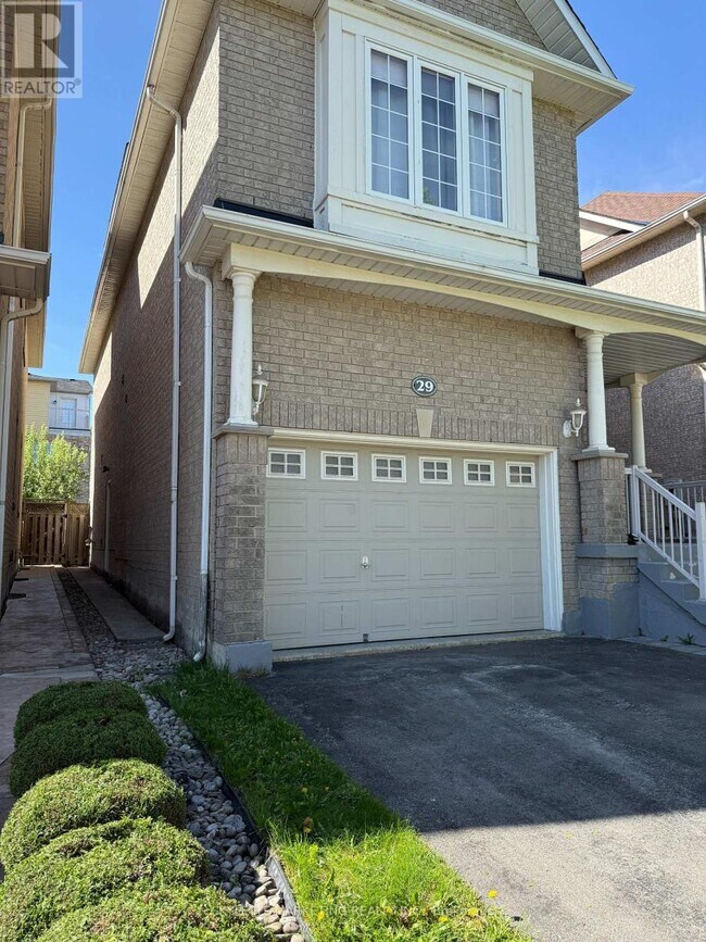 Building Photo - 29 Bentwood Crescent