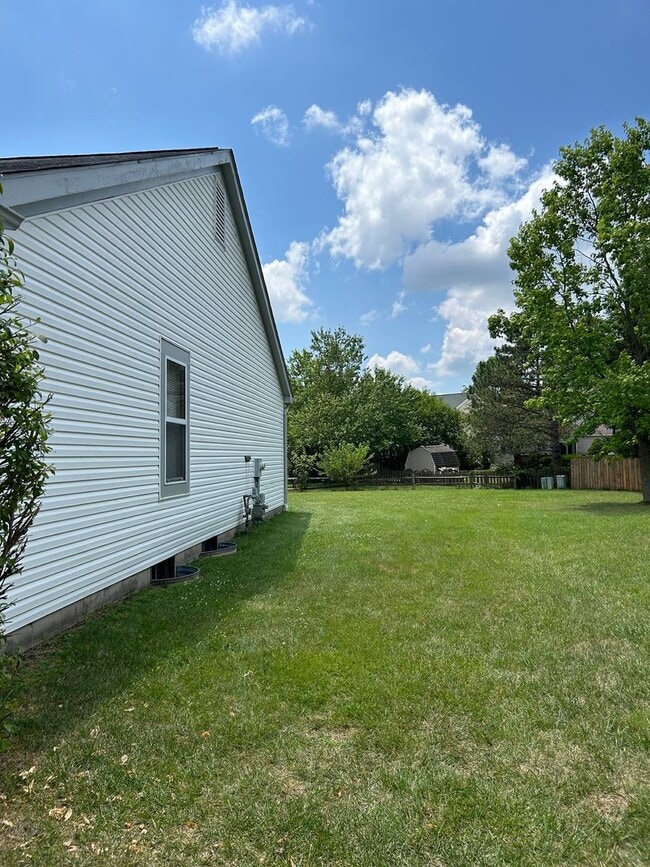 Building Photo - Beautiful 3 Bedroom Duplex with Garage