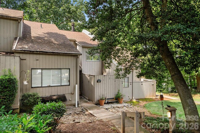 Building Photo - 222 Riverview Terrace