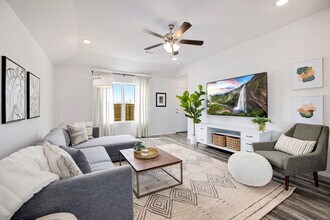 Building Photo - 1249 S Kingfisher Ln