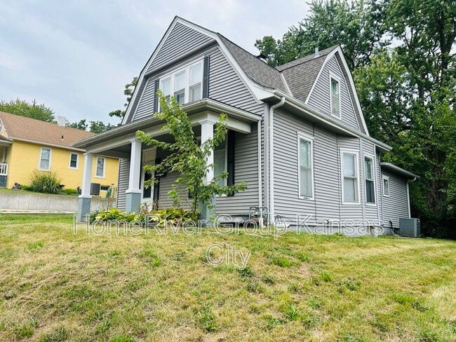 Building Photo - 1710 5th Ave