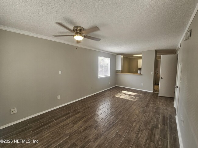 Foto del edificio - 2200 Marsh Point Rd