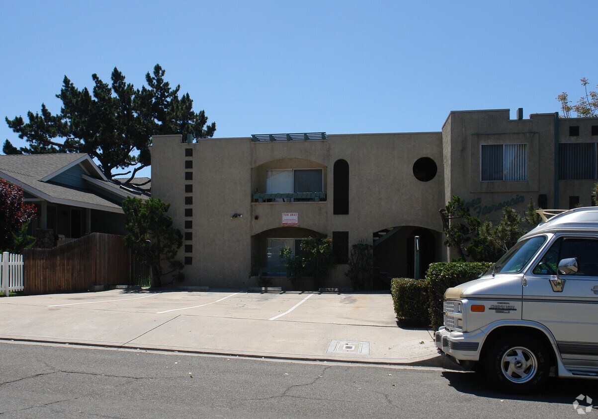 Foto del edificio - 1433 Thomas Ave