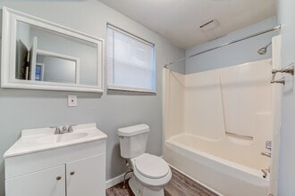 Building Photo - 438 Kathleen St