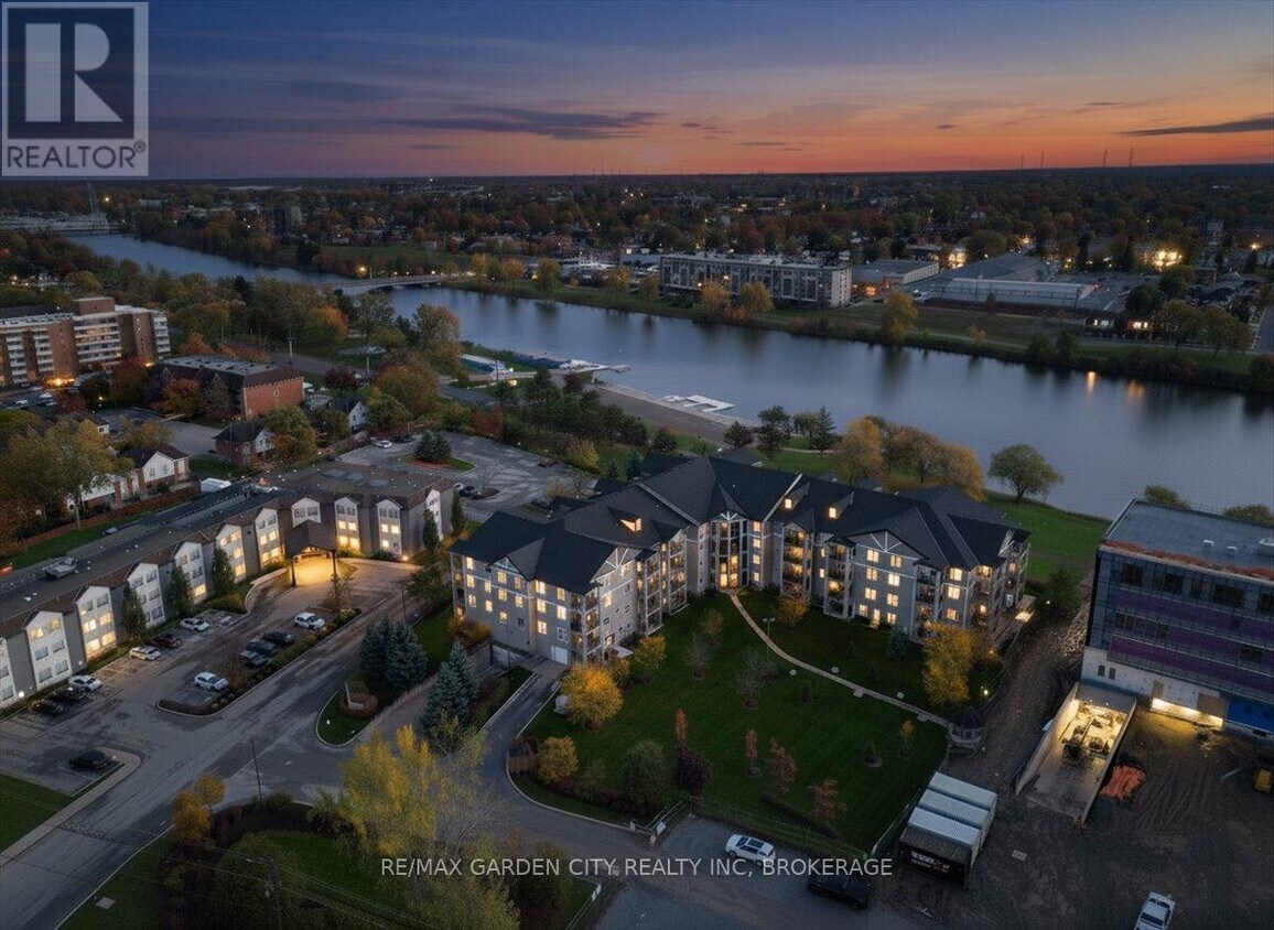 Photo principale - 330 Prince Charles Dr S