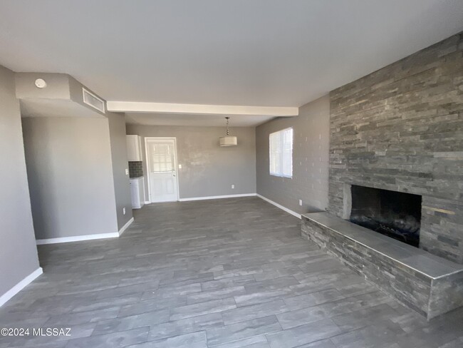 Building Photo - 520 N Gollob Rd