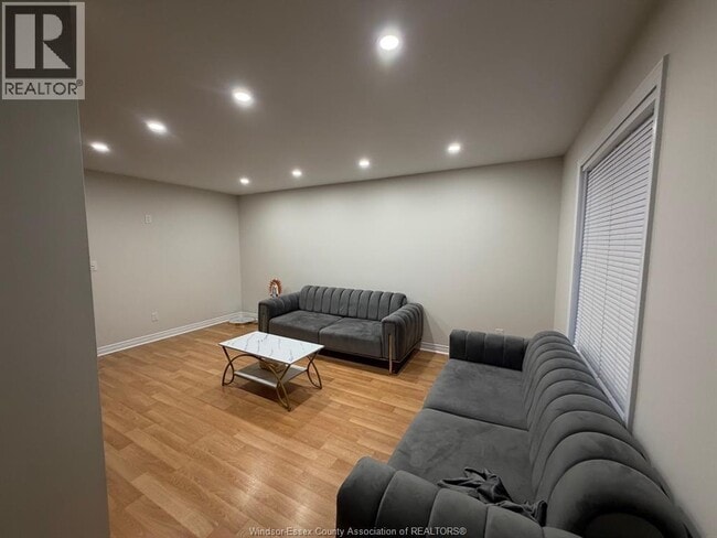 Building Photo - 750 Cabana Road E