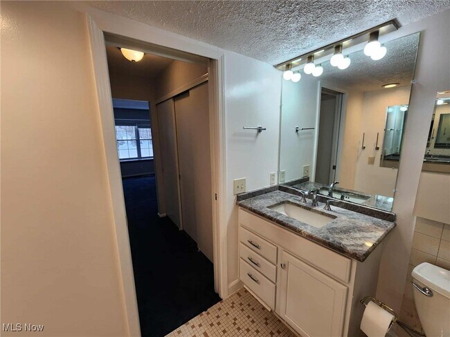 Foto del edificio - 6960 Carriage Hill Dr