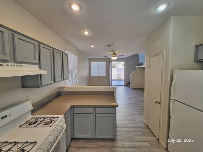 Building Photo - 2646 Cottonwillow St