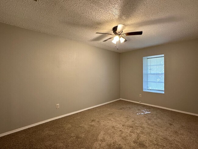 Foto del edificio - 2733 Silverspur Dr