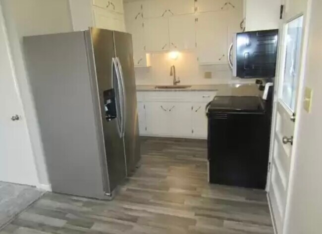 Cocina - 617 Lena Ave