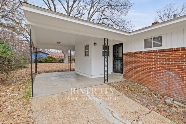 Building Photo - A MUST SEE!!!! SECTION 8 WELCOMED, NEWLY RENOVATED HOME IN FRAYSER