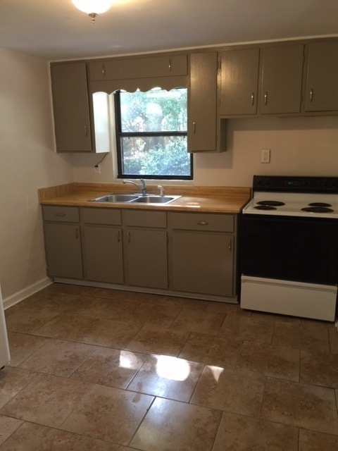 Building Photo - 2 Bed 1 Bath Home | Carport | Pet Friendly with Fenced Yard | Washer Dryer Hook Ups | Section 8 W...