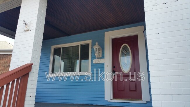 Building Photo - 2321 Edgebrook Ave