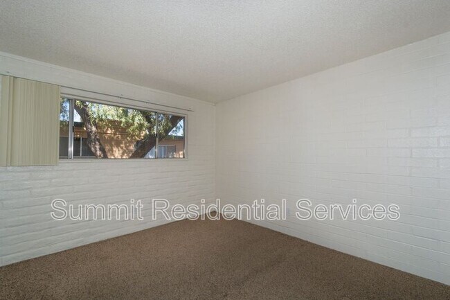 Foto del edificio - 4557 E Bellevue St