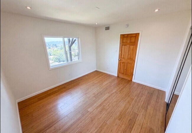 Foto del edificio - 180 Waverly Dr
