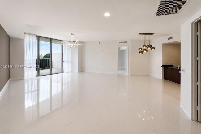 Foto del edificio - 15901 Collins Ave
