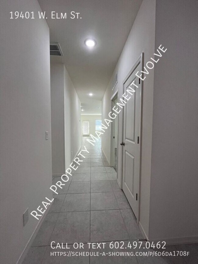 Foto del edificio - COME TOUR TODAY!