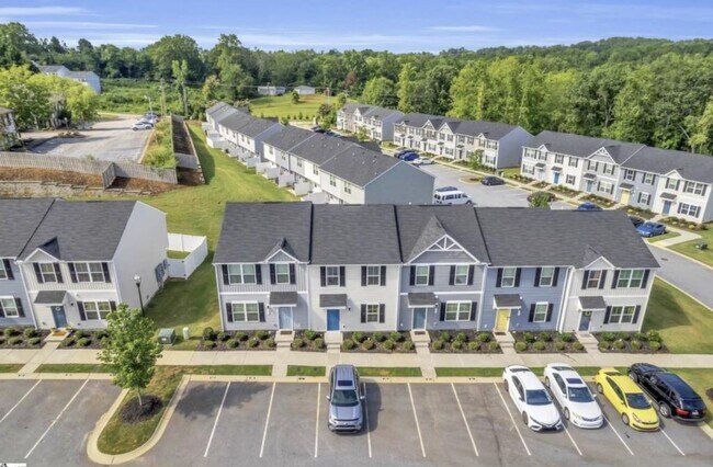 Building Photo - 106 E Frontage Rd