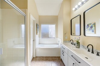Building Photo - 26431 Richwood Oaks Dr