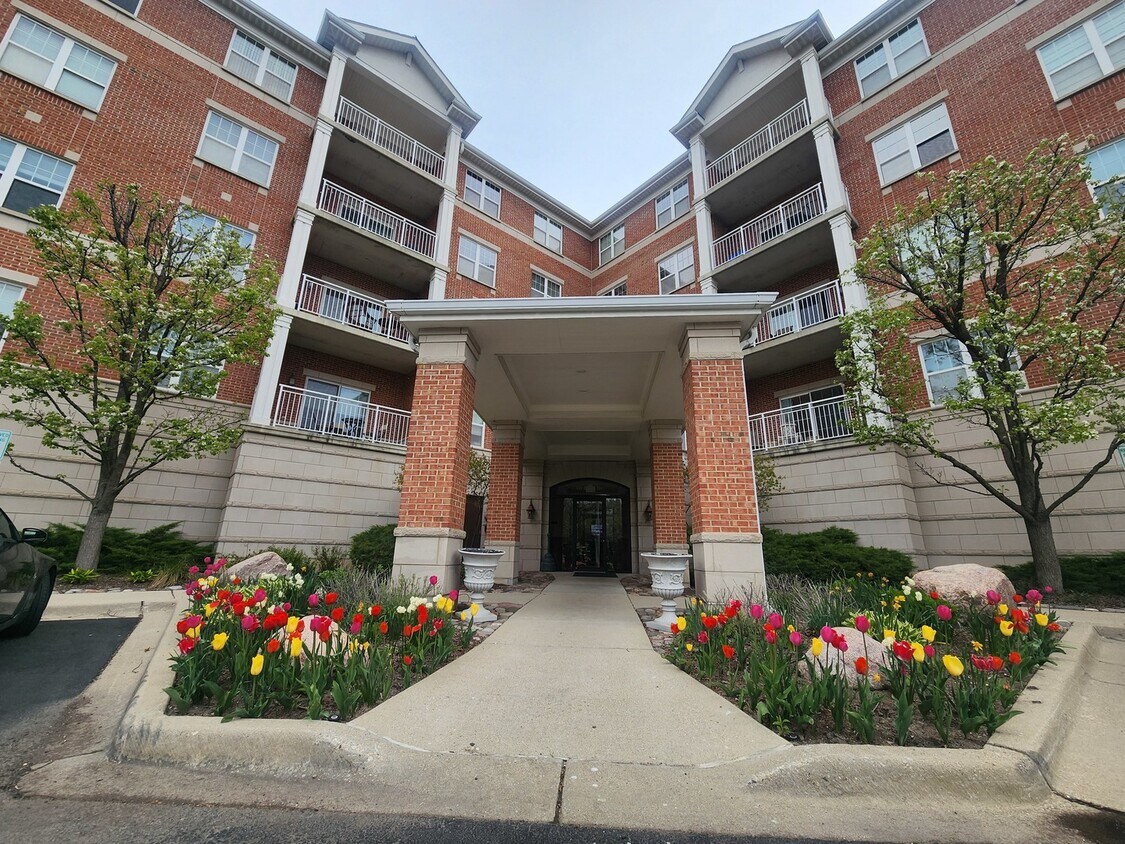 Primary Photo - 153 Pointe Dr
