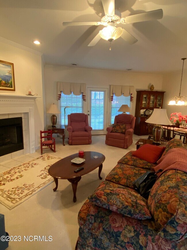 Foto del edificio - 304 Willows Ct