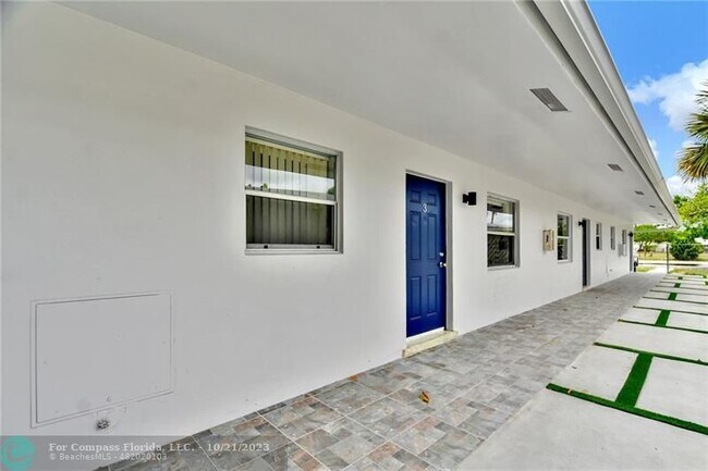 Building Photo - 708 SW 16th Ave