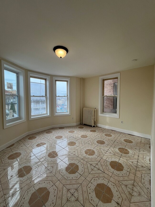 Foto del edificio - 93 W 33rd St