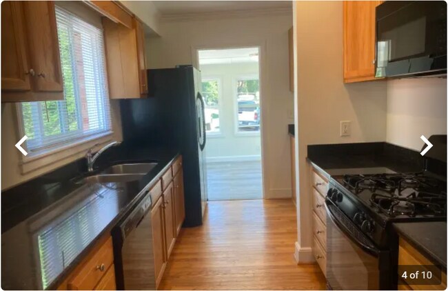 Building Photo - 2506 Fairway Dr