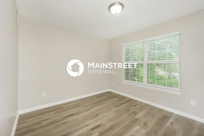 Building Photo - 3 Bedroom Pet-Friendly Home in LOUISVILLE, KY with Main Street Renewal