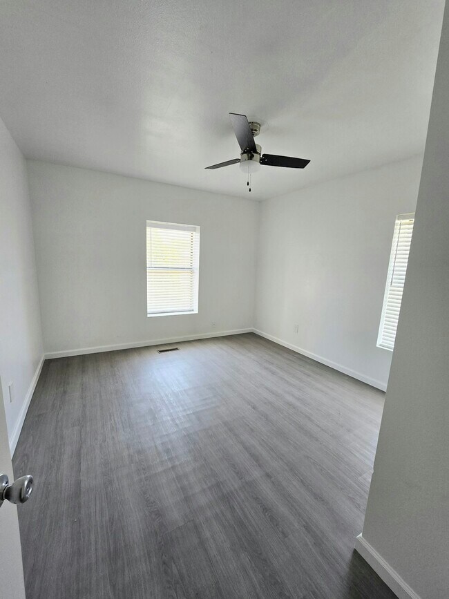 Foto del edificio - 300 S 5th St