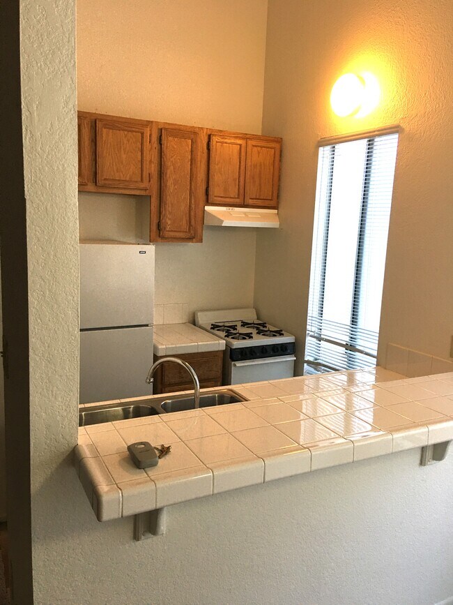 cocina - 616 Veteran Ave