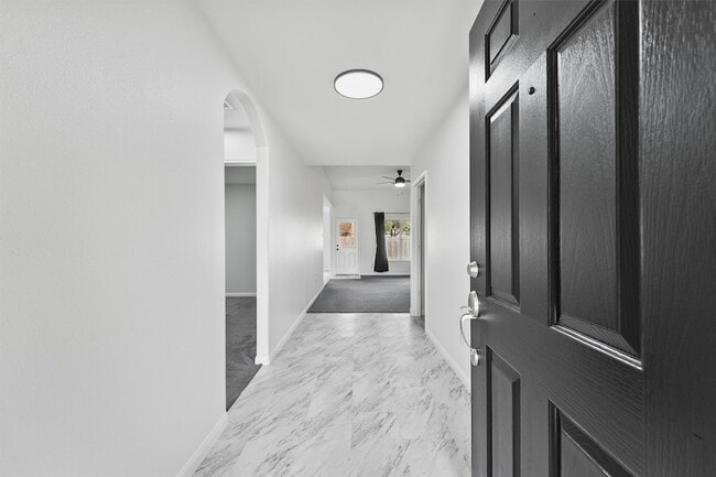 Foto del edificio - 7010 Dahlia Rd