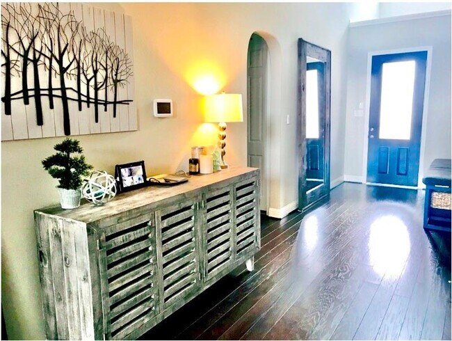 Foto del edificio - 4310 Maytree Ln