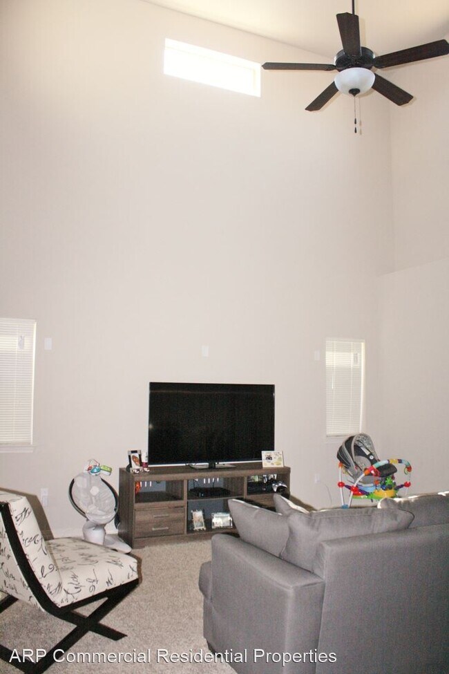 Building Photo - 3 br, 2.5 bath House - 3892 LOMA ADRIANA DR