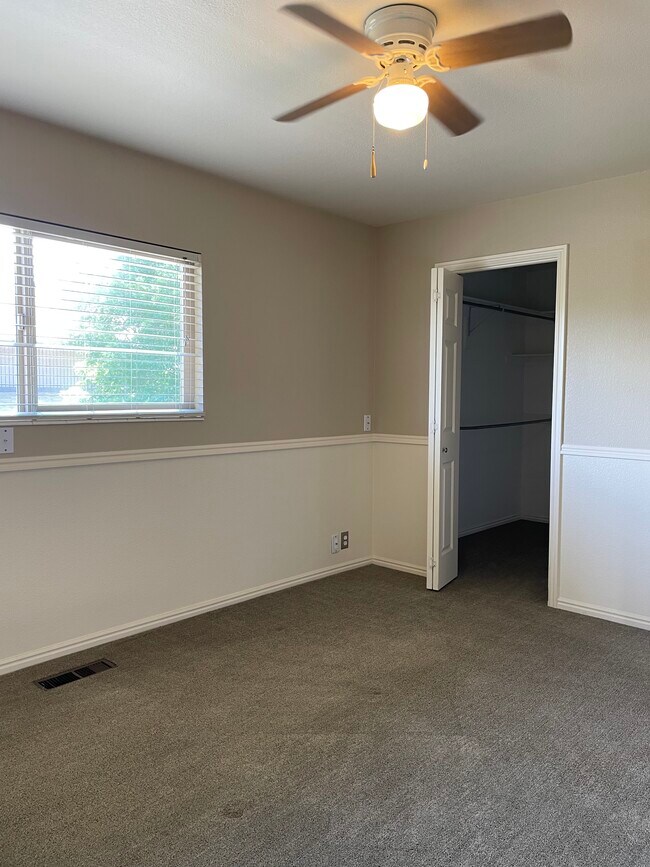 Building Photo - 6953 S 800 E
