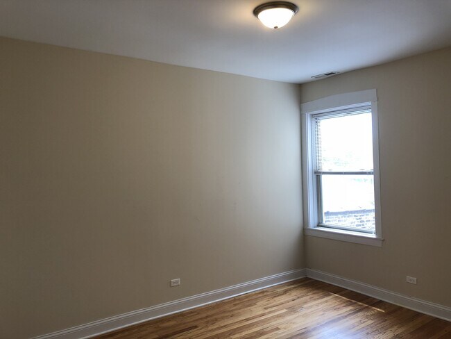 Building Photo - 4852 N Drake Ave