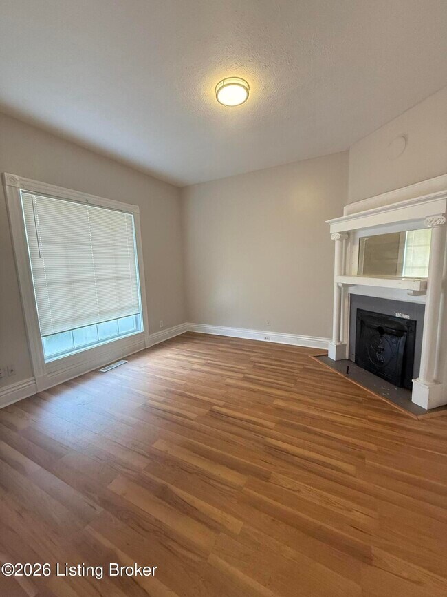 Foto del edificio - 2547 Bank St