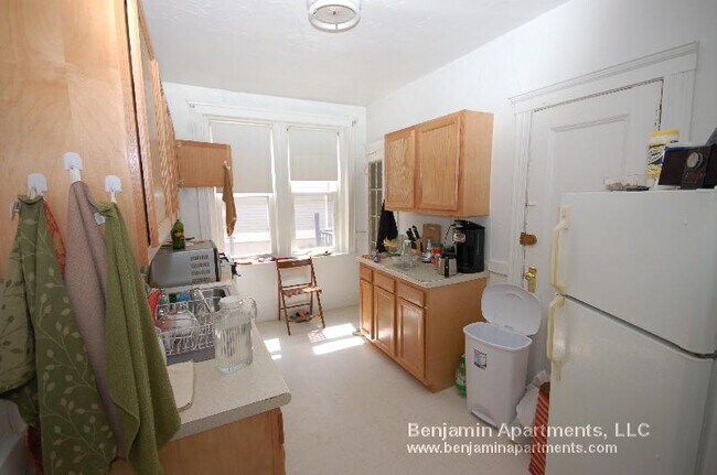 Building Photo - 129 Sutherland Rd