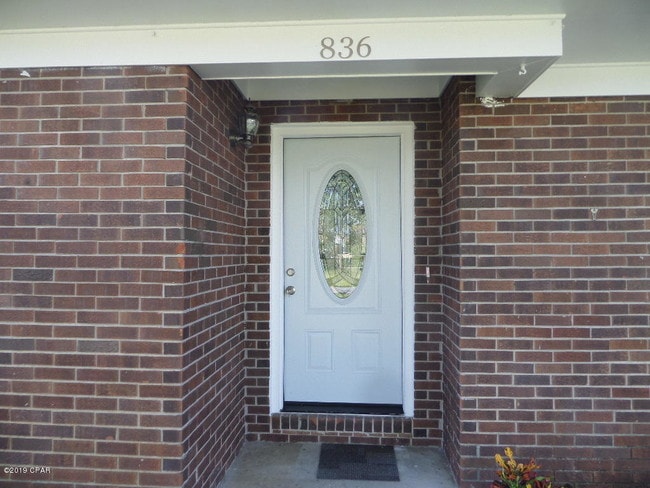 Building Photo - 836 Miles Dr