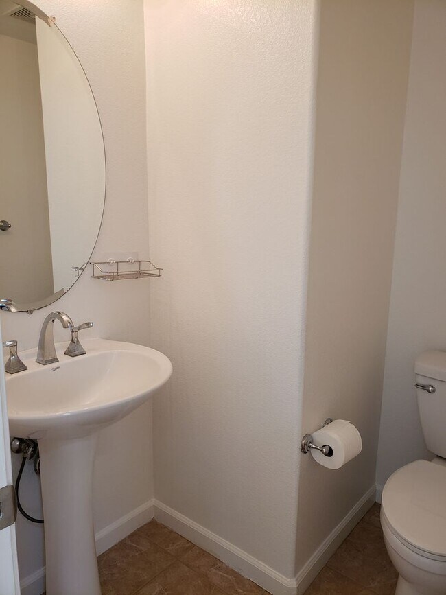 Building Photo - WillowGlen: Beautiful 3 Bedroom 3 Bathroom...